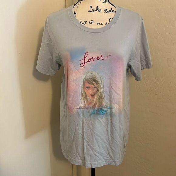 Taylor Swift Blue Multi Color Center Lover Swiftie Graphic Shirt Music Singer - Picture 1 of 10